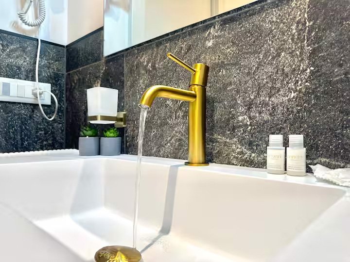 7fec4321-0dd3-437f-b1cd-e682389f319b