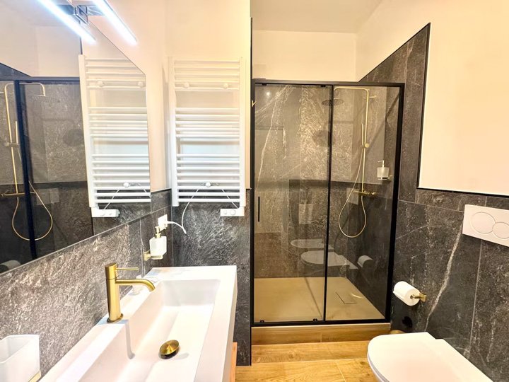 98c58d5a-0286-42d9-923a-cd23c8830ab5 (1)