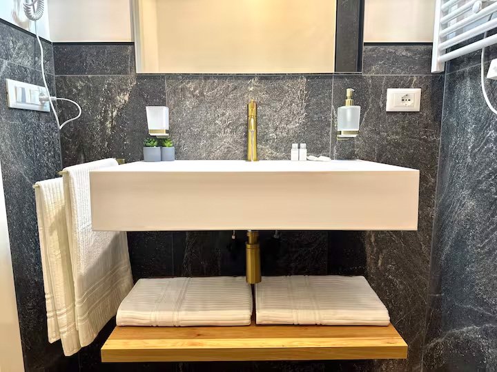 b8fbfcc4-e98b-4f4f-9699-e86cd717dbdf