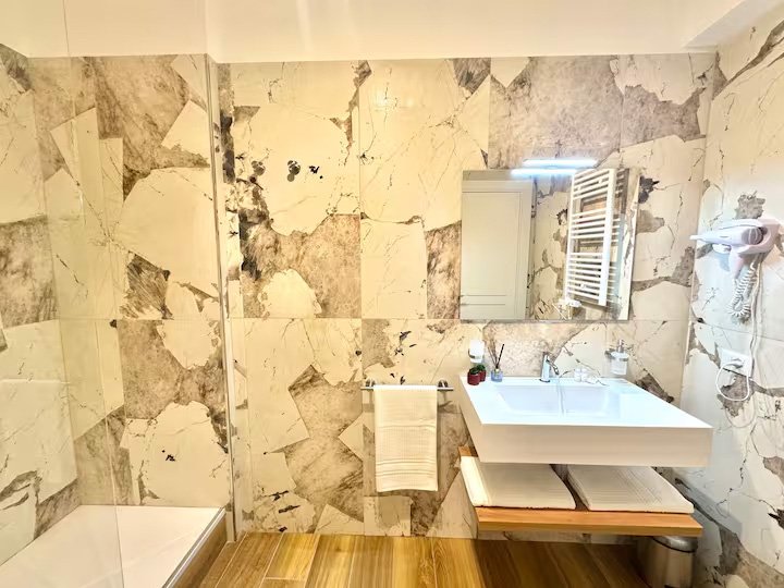 e2c9cb16-5d69-4941-b61f-e540db11693c